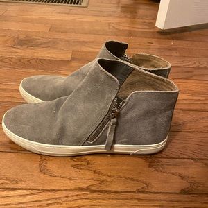 Crown vintage brand, size 6 sneakers